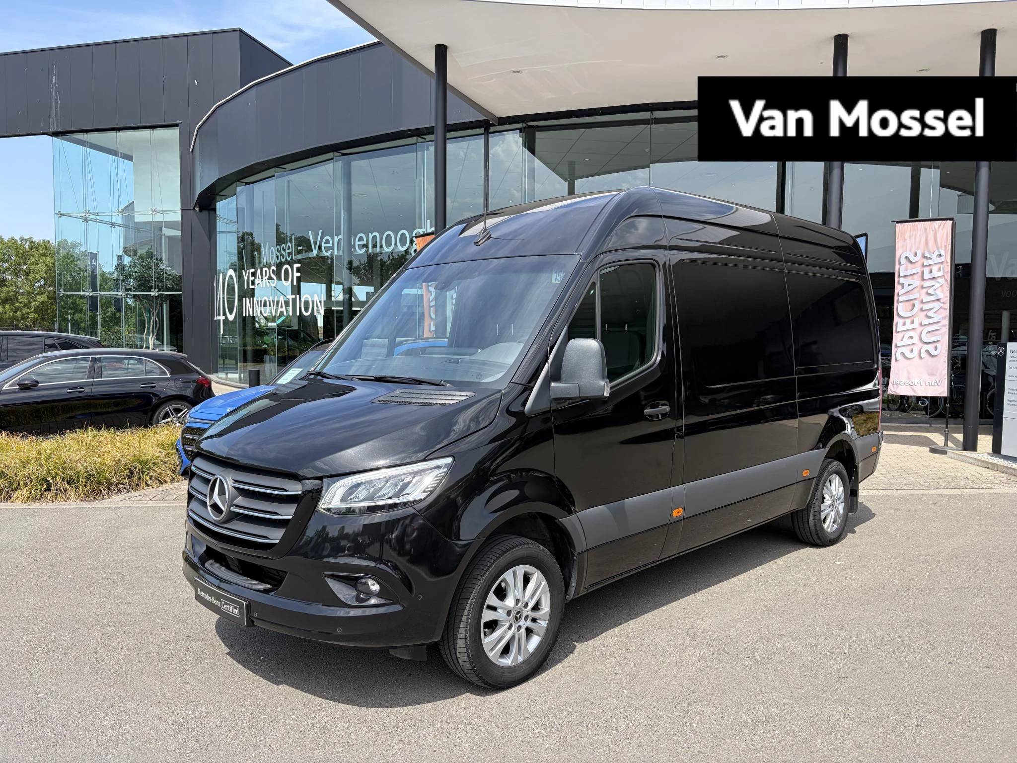 Mercedes-Benz-Sprinter-image-0