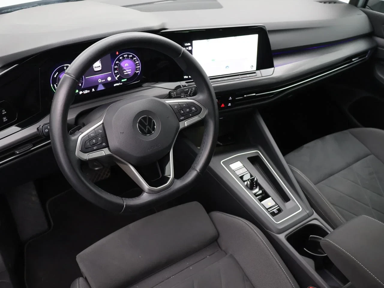 Volkswagen-Golf-image-16
