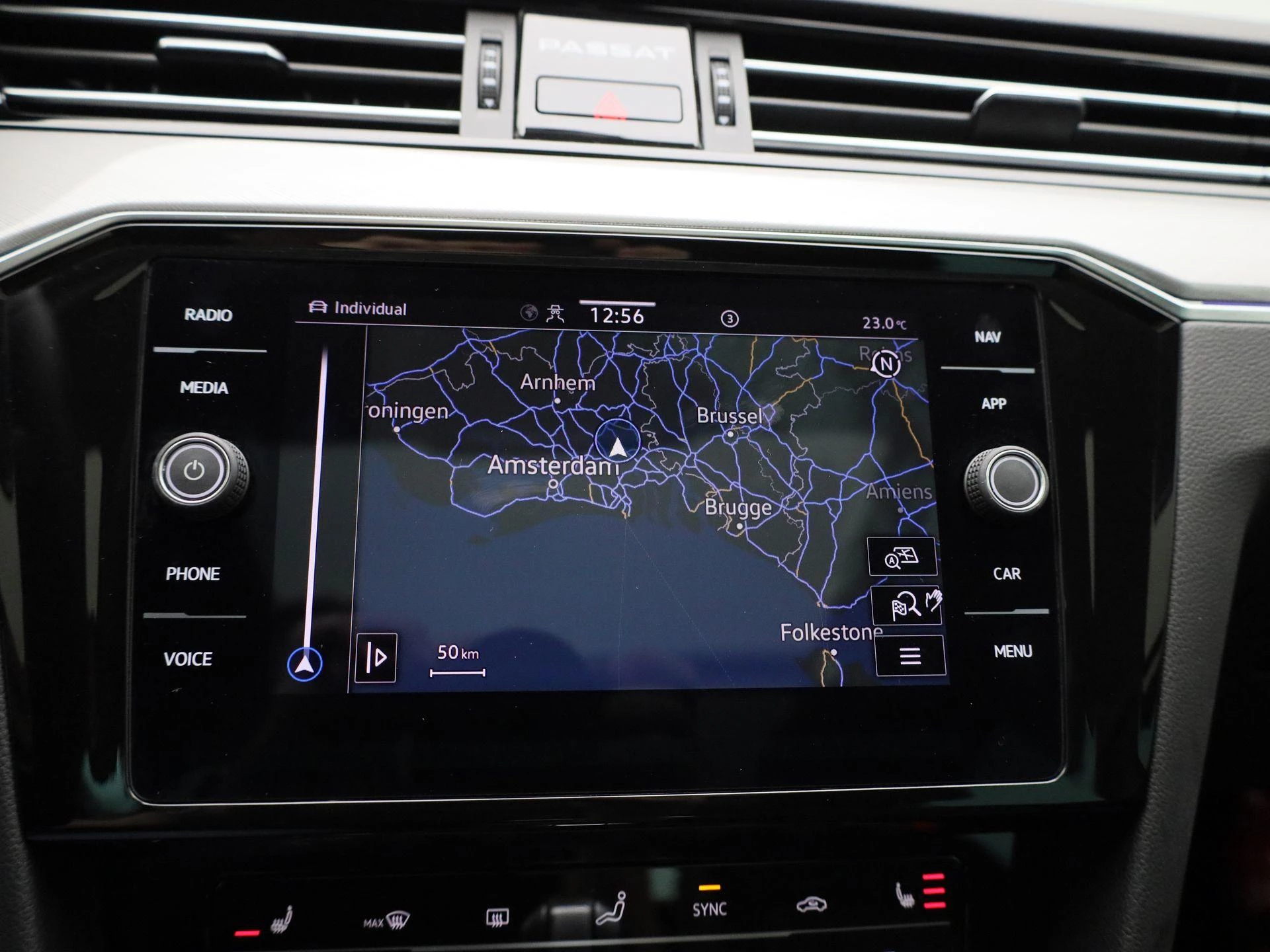 Volkswagen-Passat-image-21