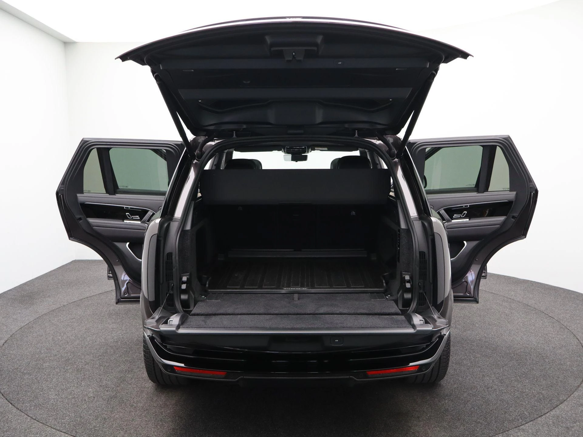 Land Rover-Range Rover-image-12