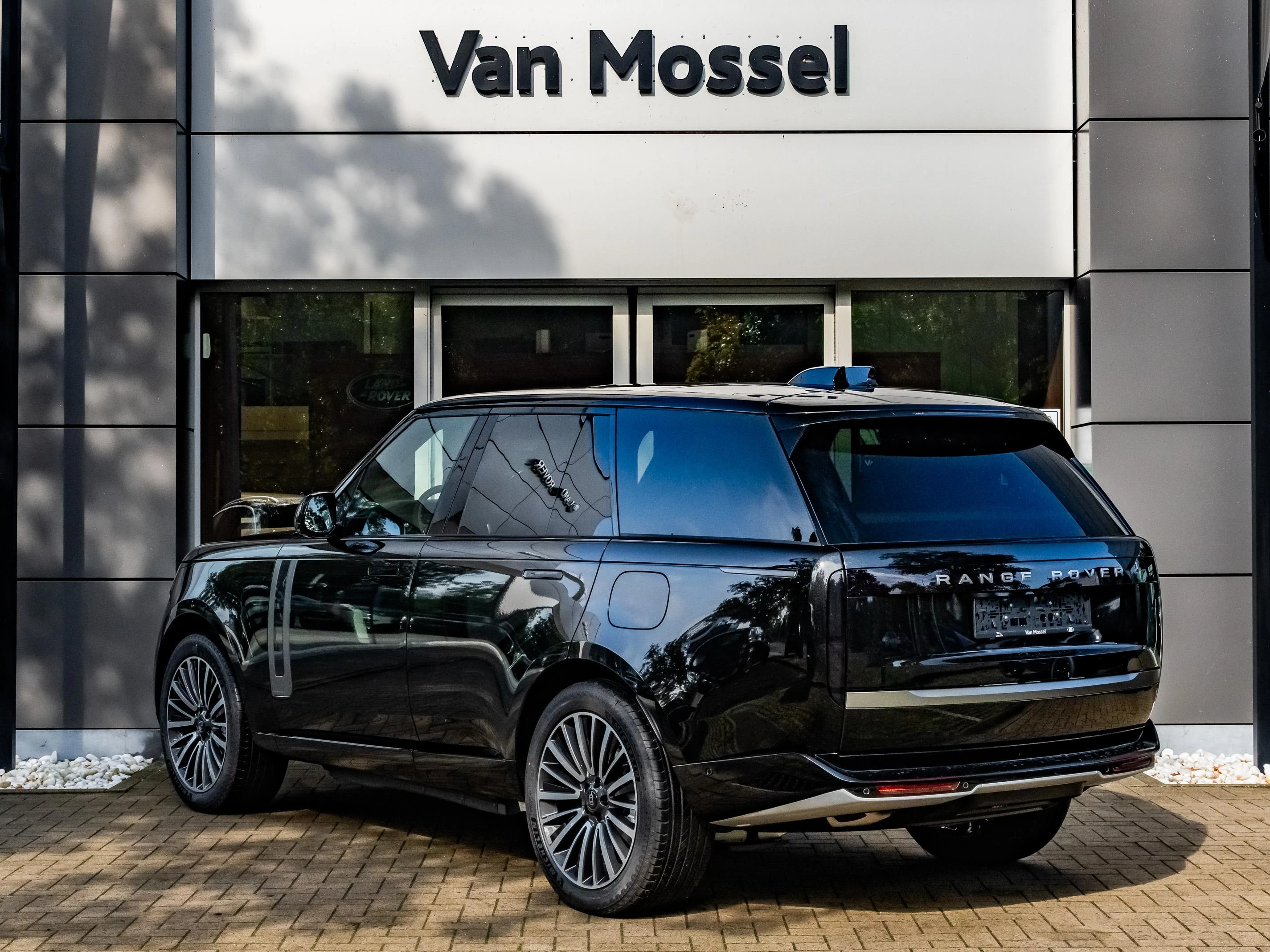 Land Rover-Range Rover-image-3