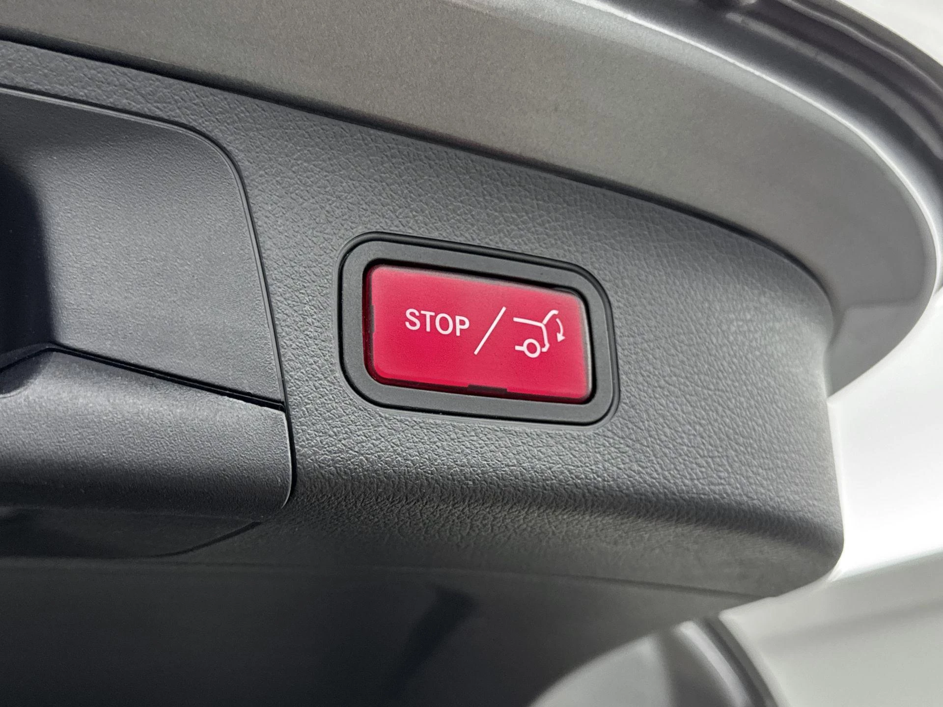 Mercedes-Benz-EQA-image-21