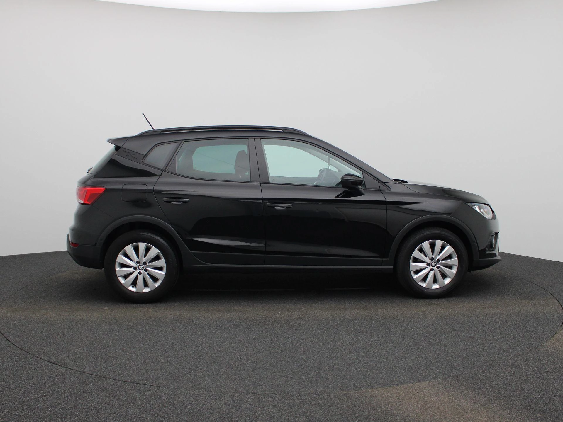 SEAT-Arona-image-5