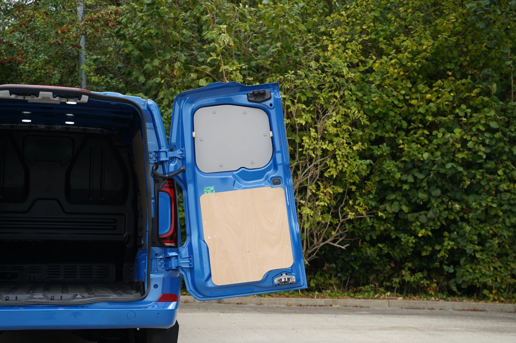 Volkswagen-Transporter-image-36