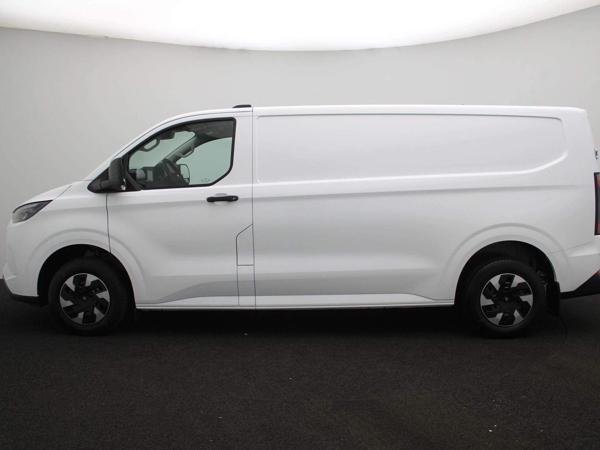 Ford-E-Transit Custom-image-3