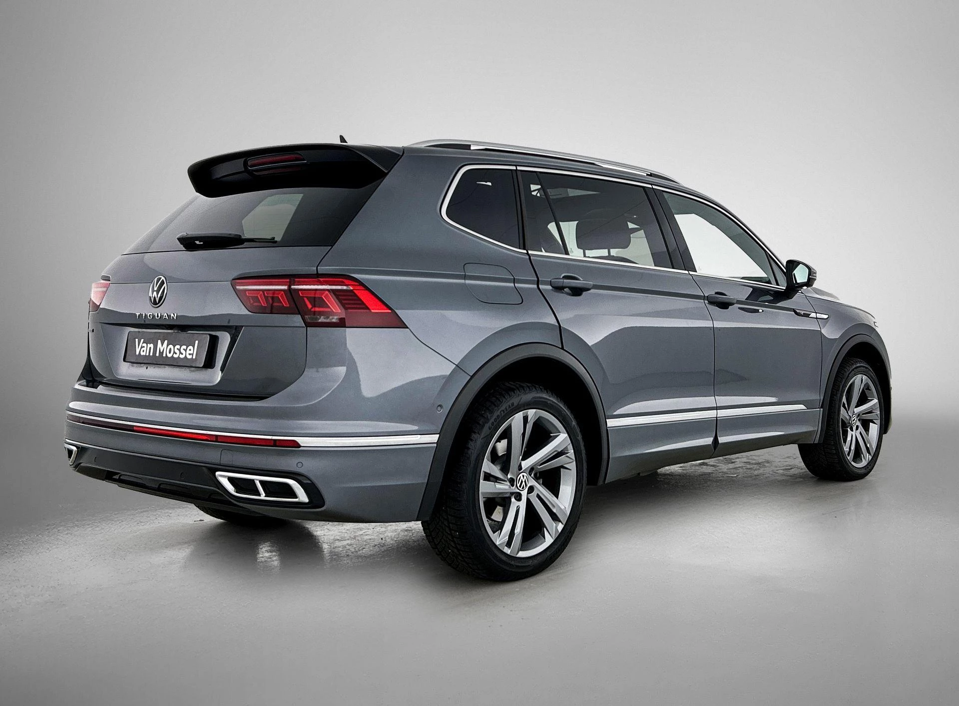 Volkswagen-Tiguan-image-3
