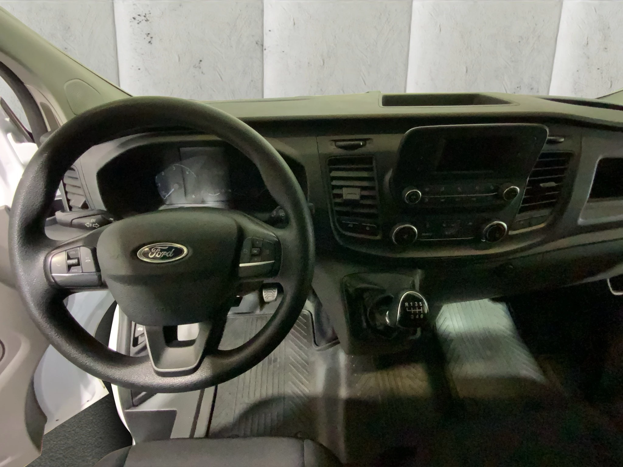 Ford-Transit Custom-image-10