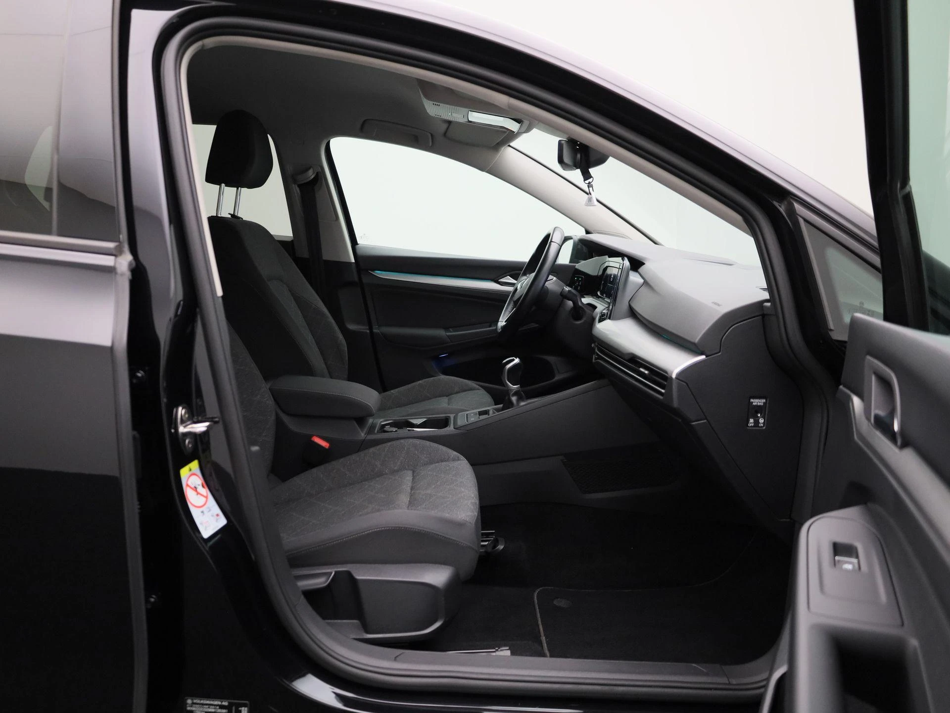 Volkswagen-Golf-image-31