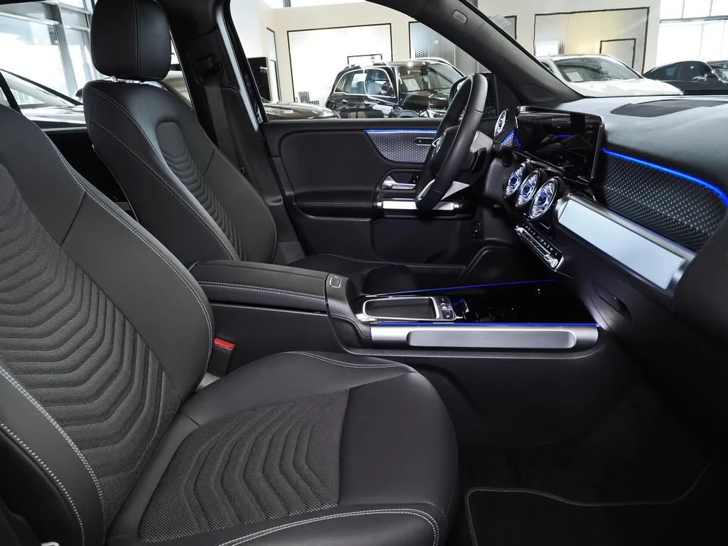 Mercedes-Benz-GLB 200 d-image-12