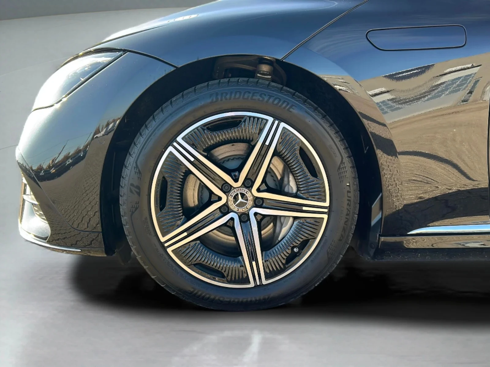 Mercedes-Benz-EQE-image-8