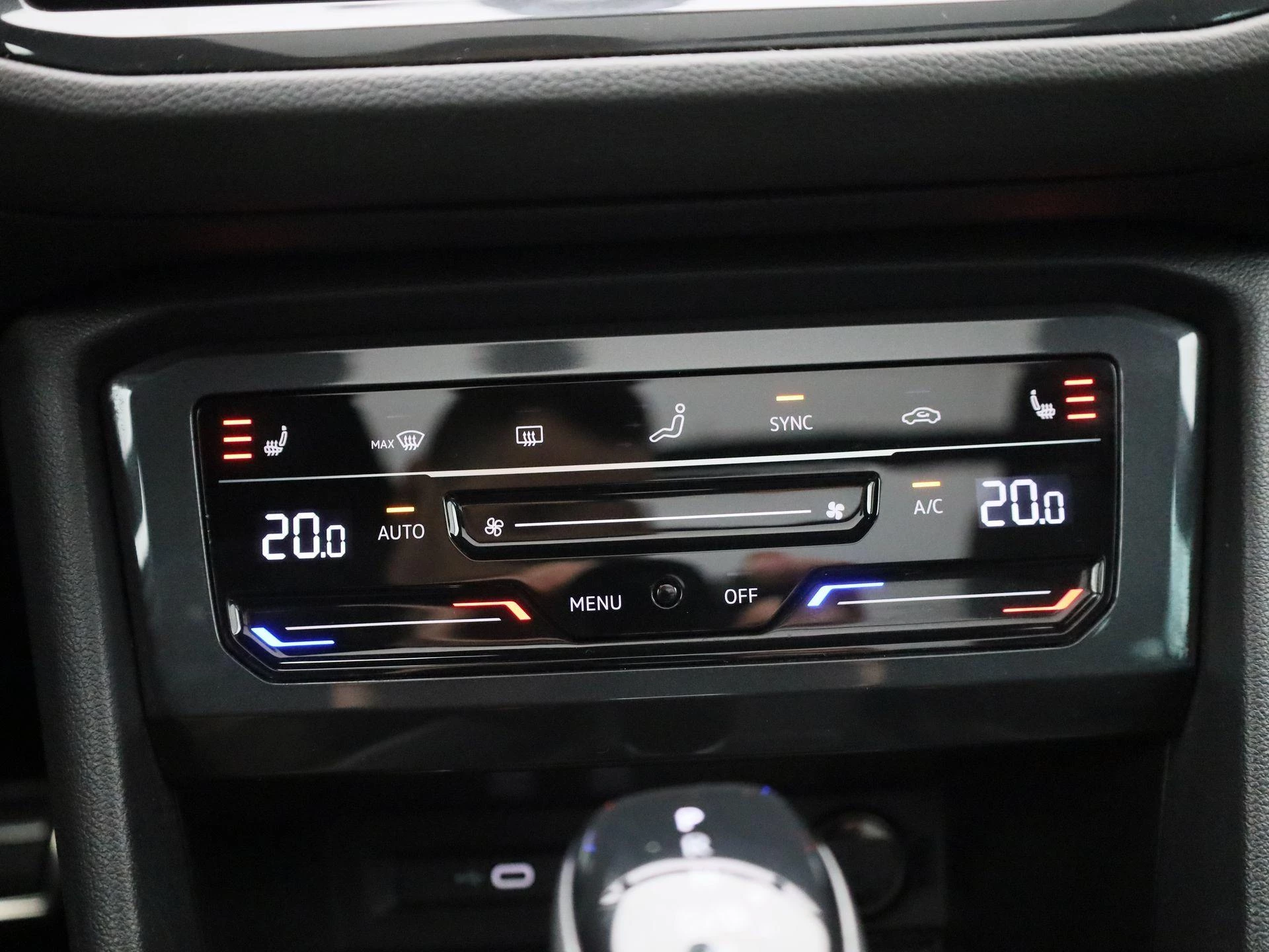 Volkswagen-Tiguan-image-17