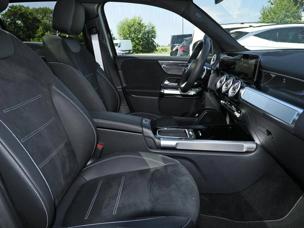 Mercedes-Benz-GLB 200 d-image-12