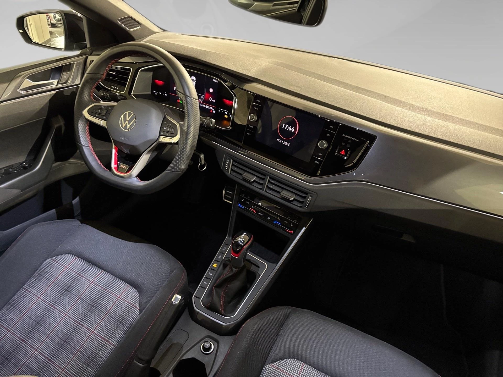 Volkswagen-Polo-image-6