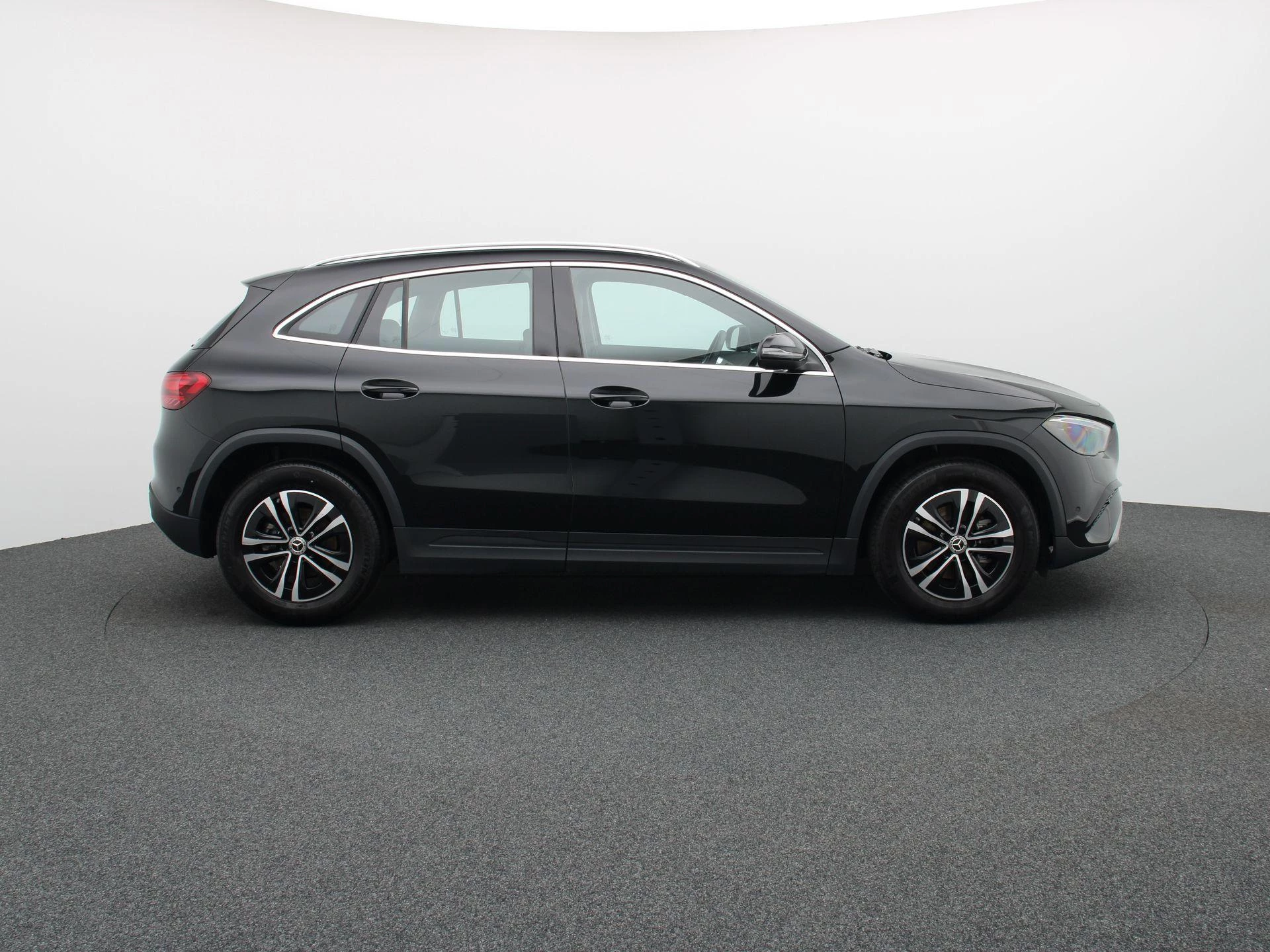 Mercedes-Benz GLA 180 Business Line + TREKHAAK + CAMERA + SENSOREN +