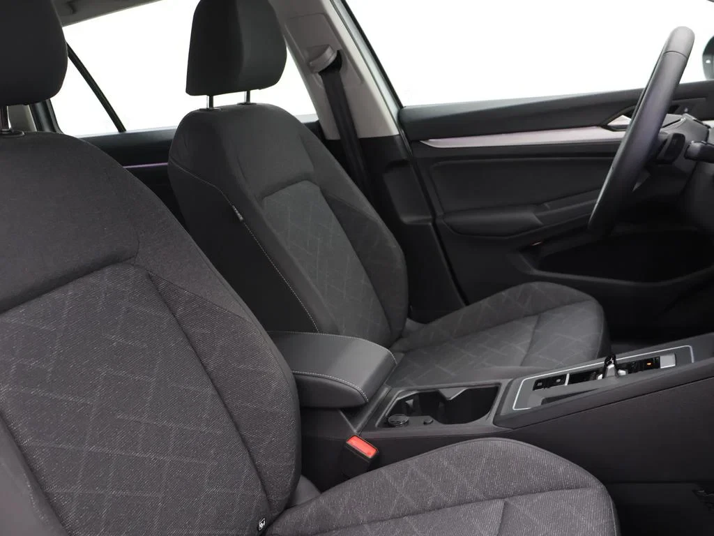 Volkswagen-Golf-image-9