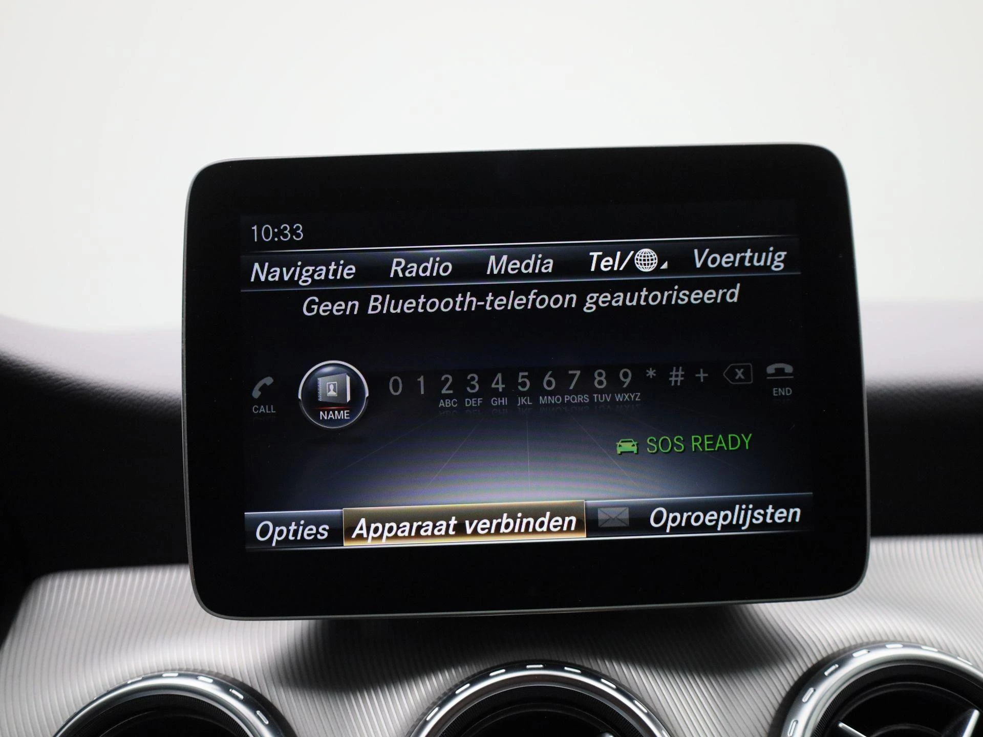 Mercedes-Benz-GLA-image-24