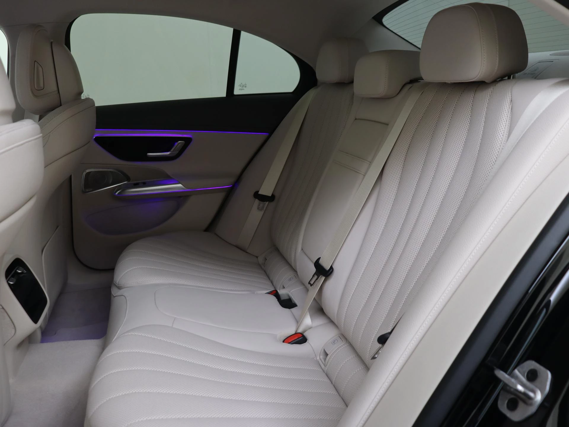 Mercedes-Benz-E-Klasse-image-11