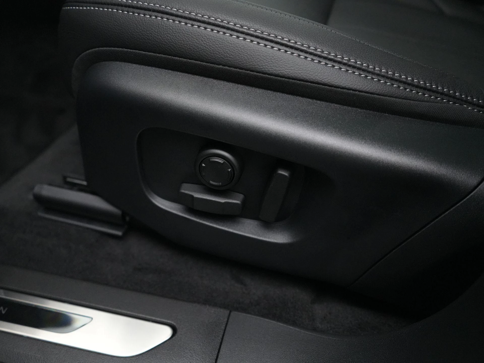 Land Rover-Range Rover Evoque-image-19