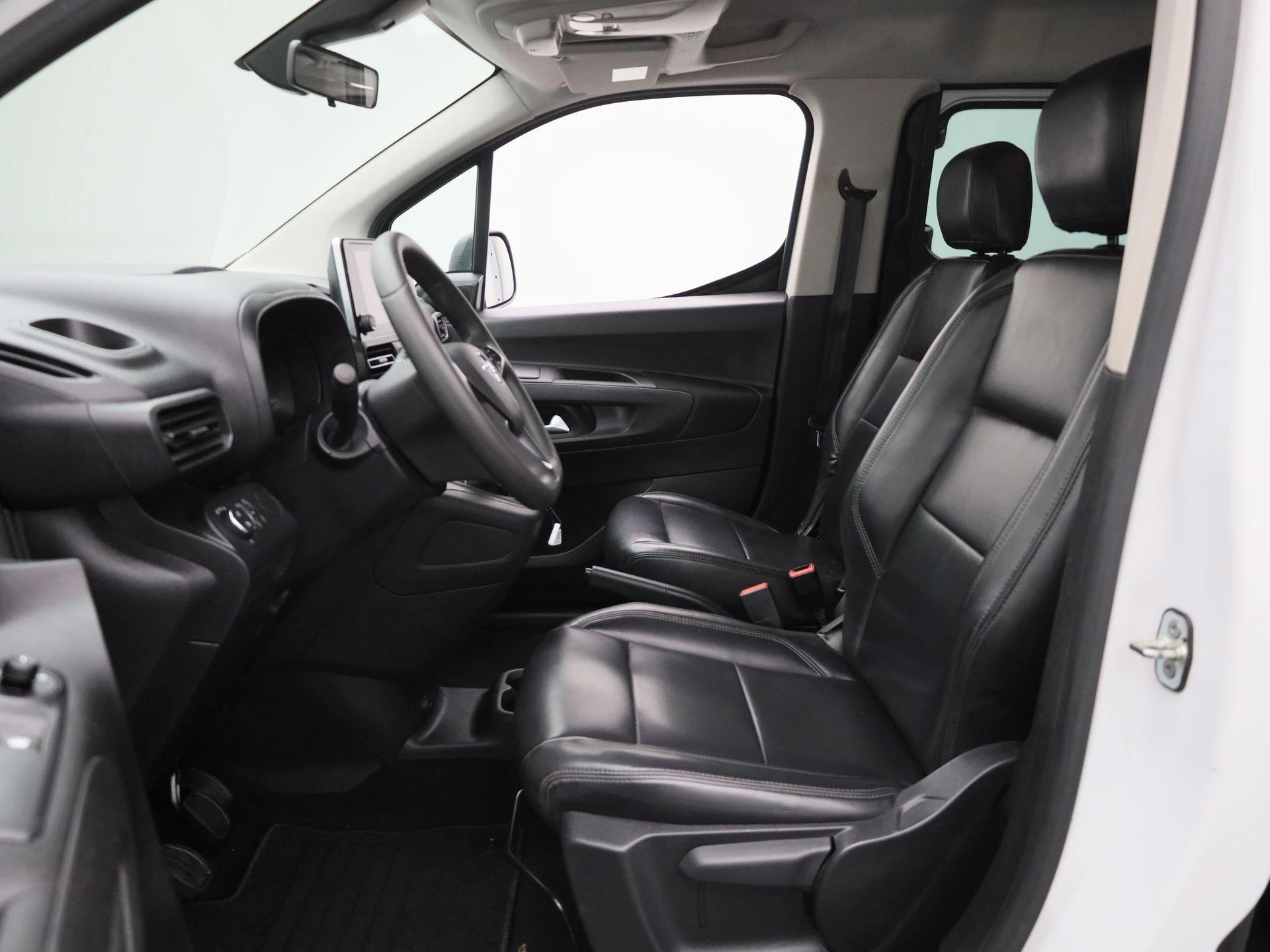 Opel-Combo Life-image-9