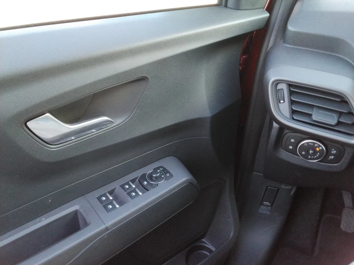 Ford-Tourneo Courier-image-12