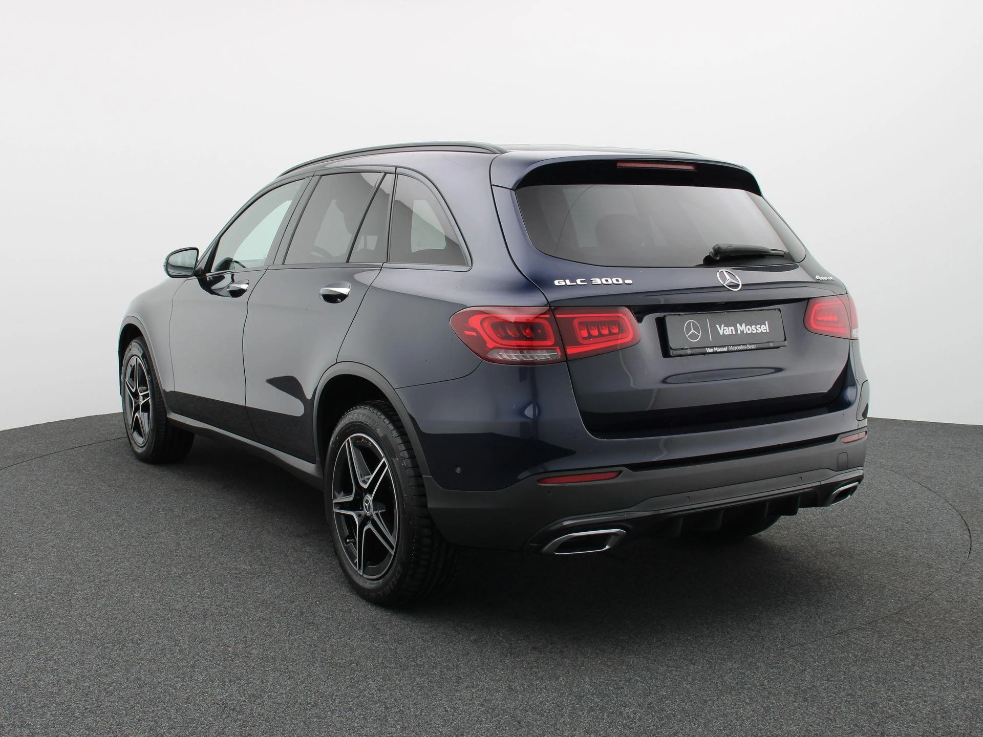 Mercedes-Benz GLC 300e SUV AMG LINE + PANO DAK + BURMESTER + CARPLAY + SURROUND VIEW +