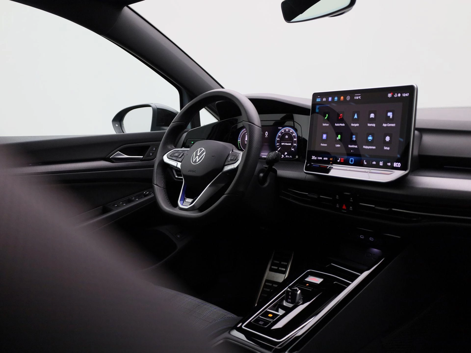 Volkswagen-Golf-image-39