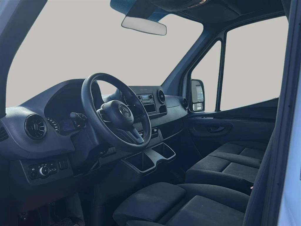 Mercedes-Benz-eSprinter-image-10