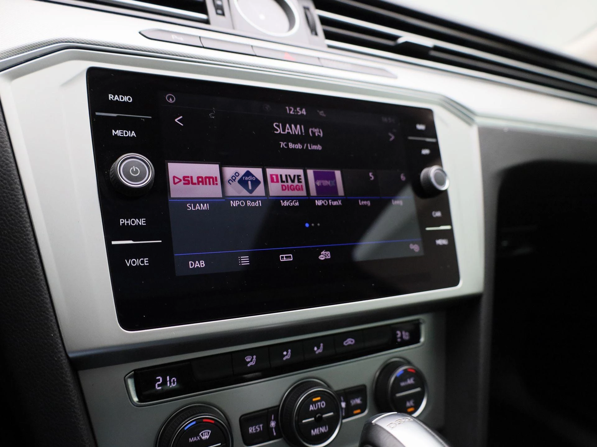 Volkswagen-Passat-image-15