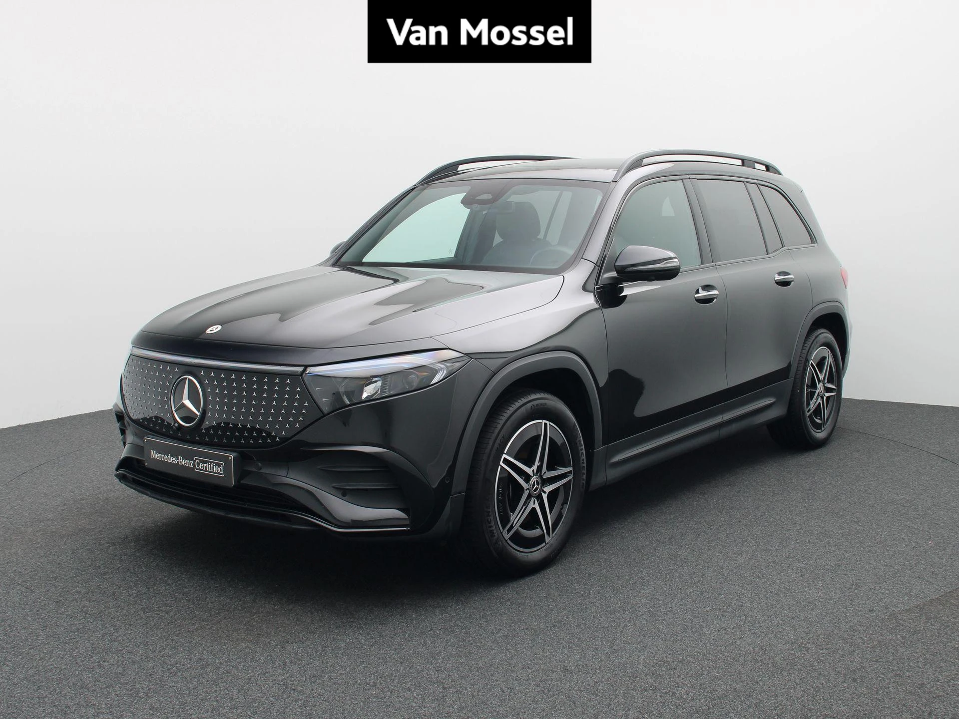 Mercedes-Benz-EQB-image-0
