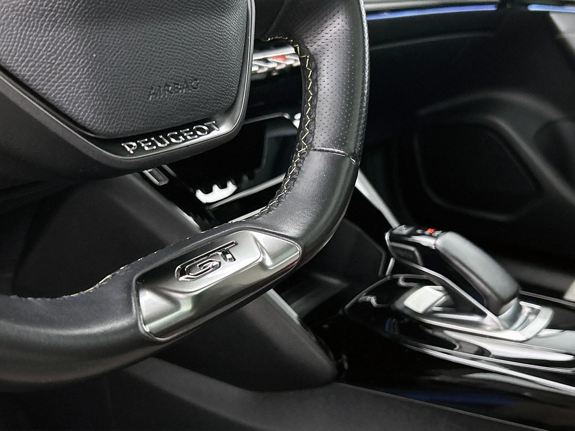 Peugeot-e-2008-image-9