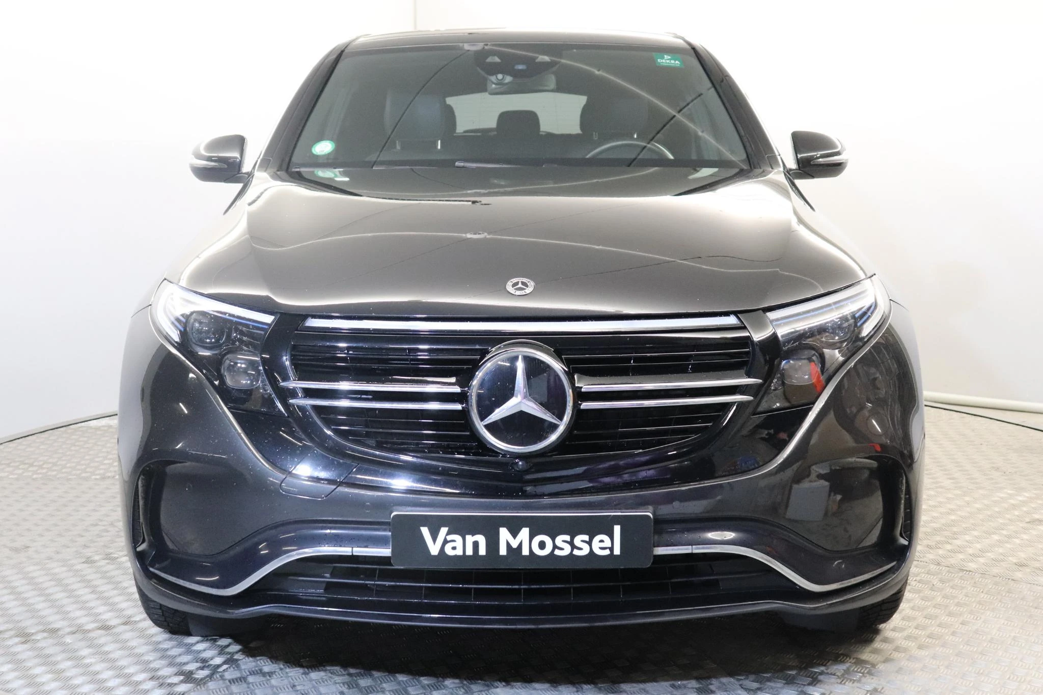 Mercedes-Benz-EQC-image-1