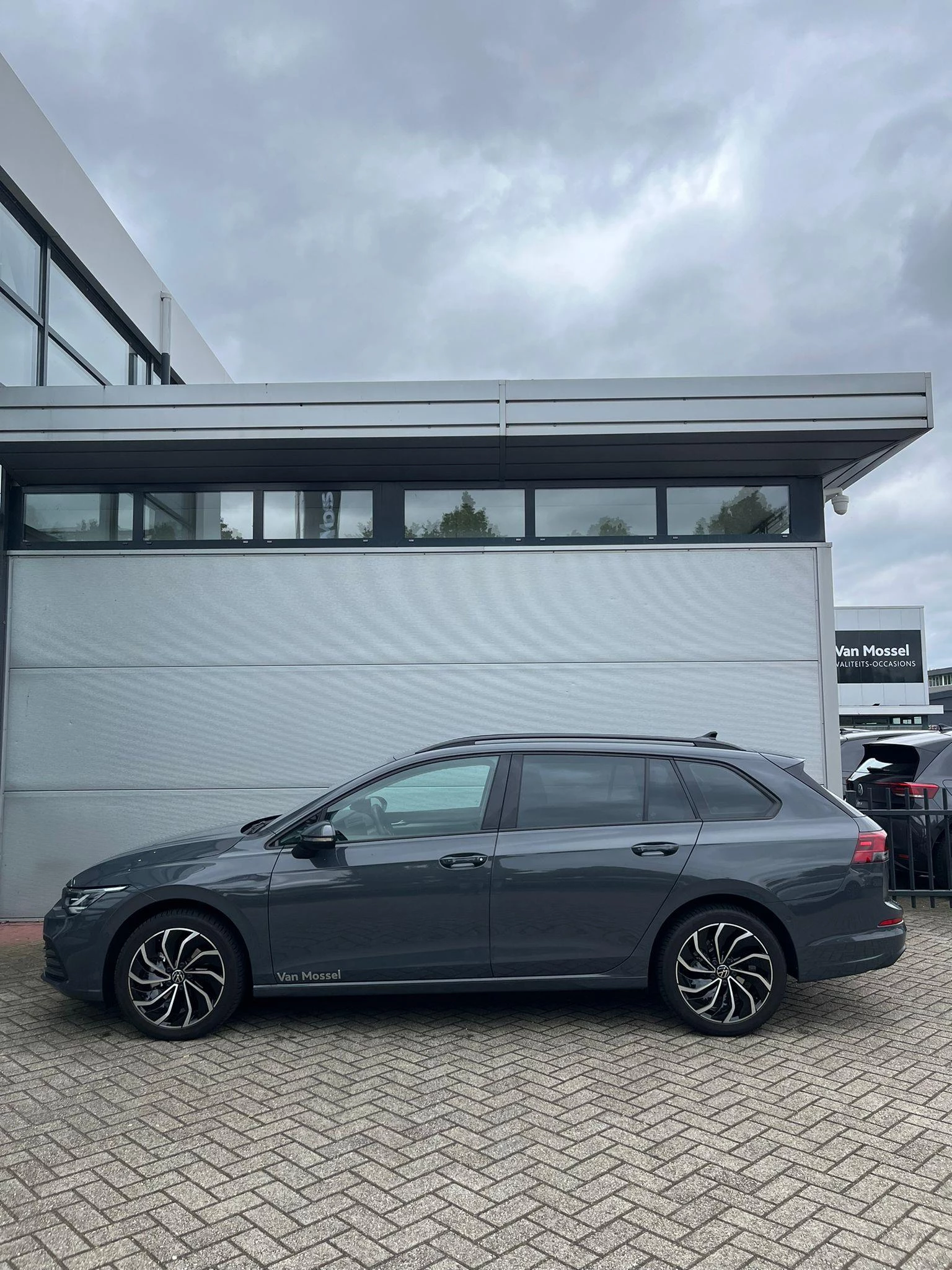 Volkswagen-Golf-image-2