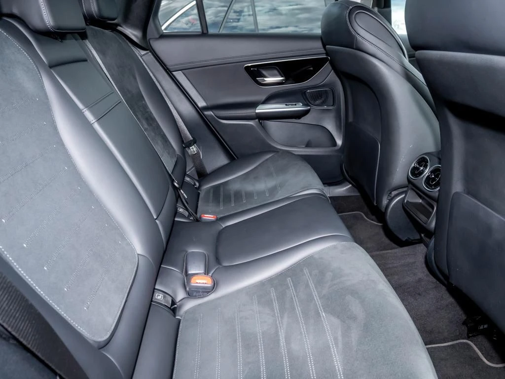 Mercedes-Benz-GLC 300 d-image-12