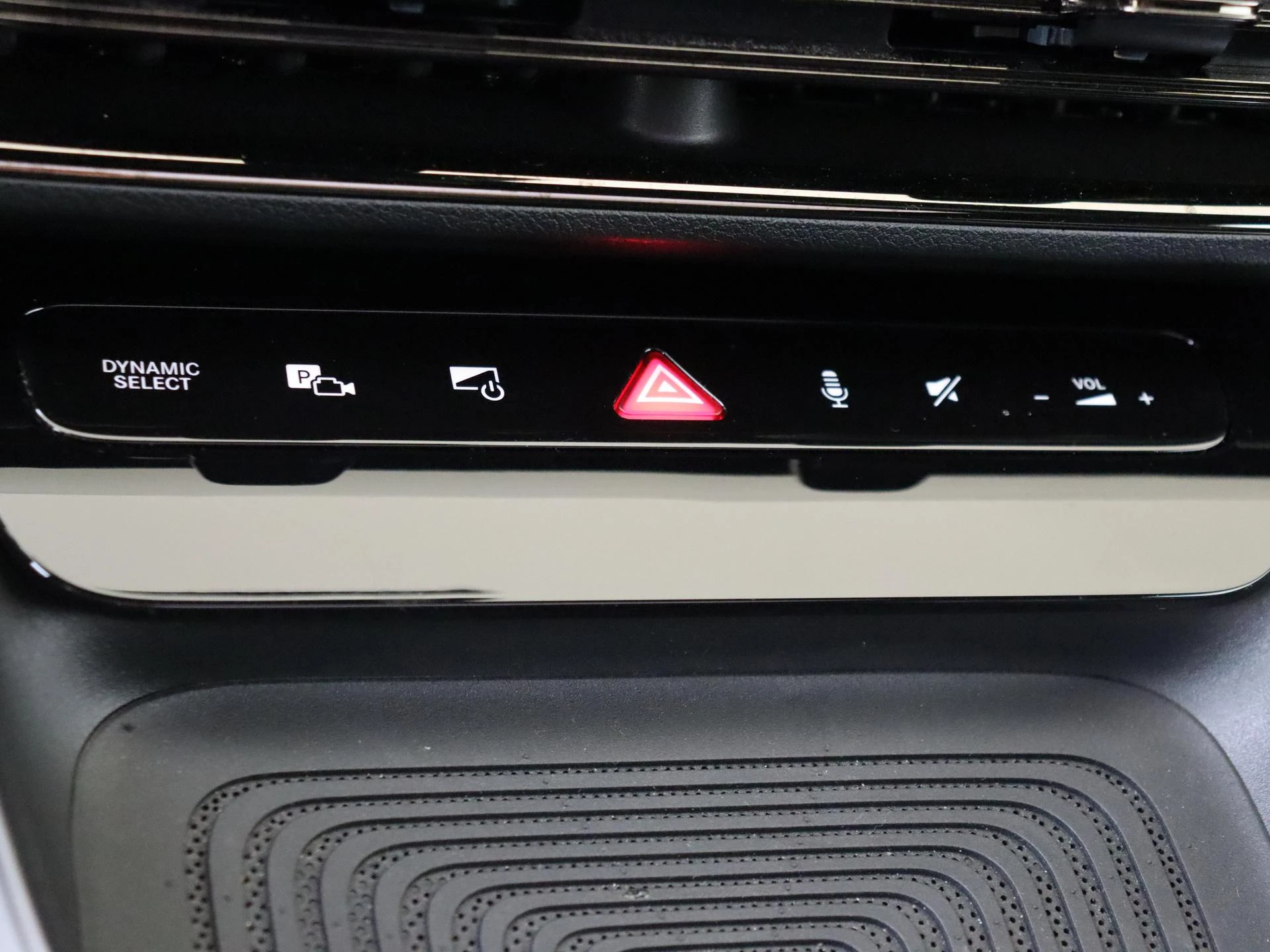 Mercedes-Benz-CLA-image-20