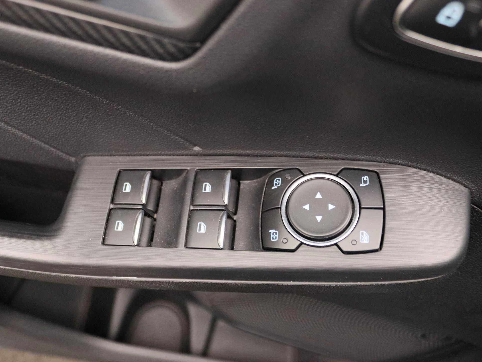 Ford-Kuga-image-25