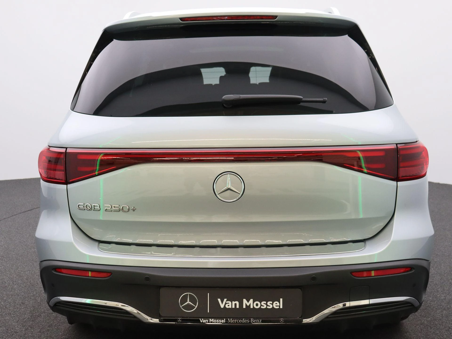 Mercedes-Benz EQB 250+ Business Star Edition + PANO DAK + BURMESTER + HEAD UP + MEMORY +