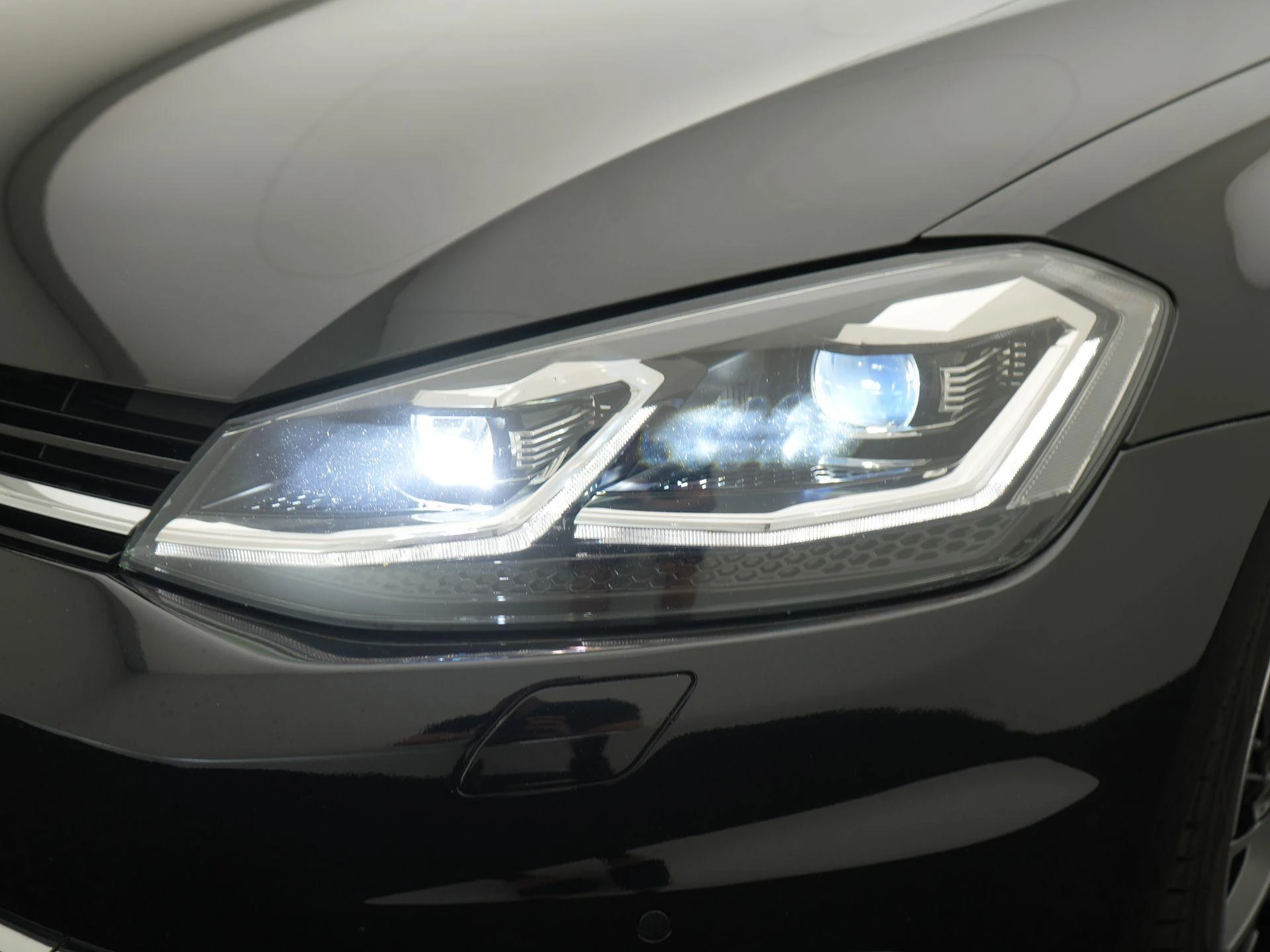 Volkswagen-Golf-image-33