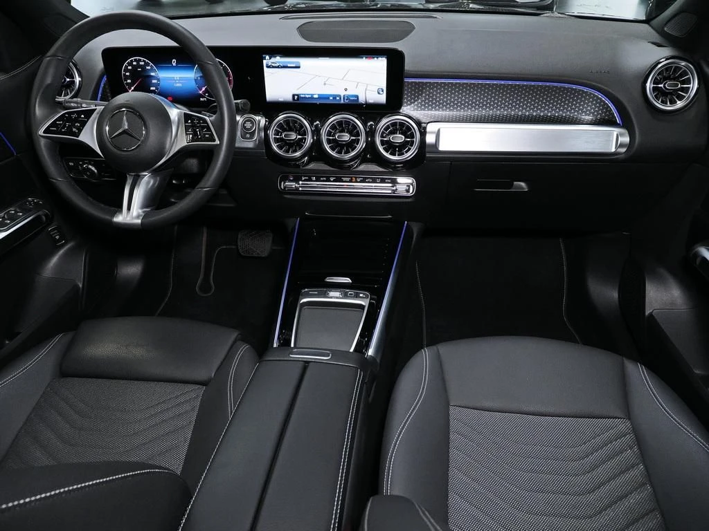 Mercedes-Benz-GLB 200 d-image-13