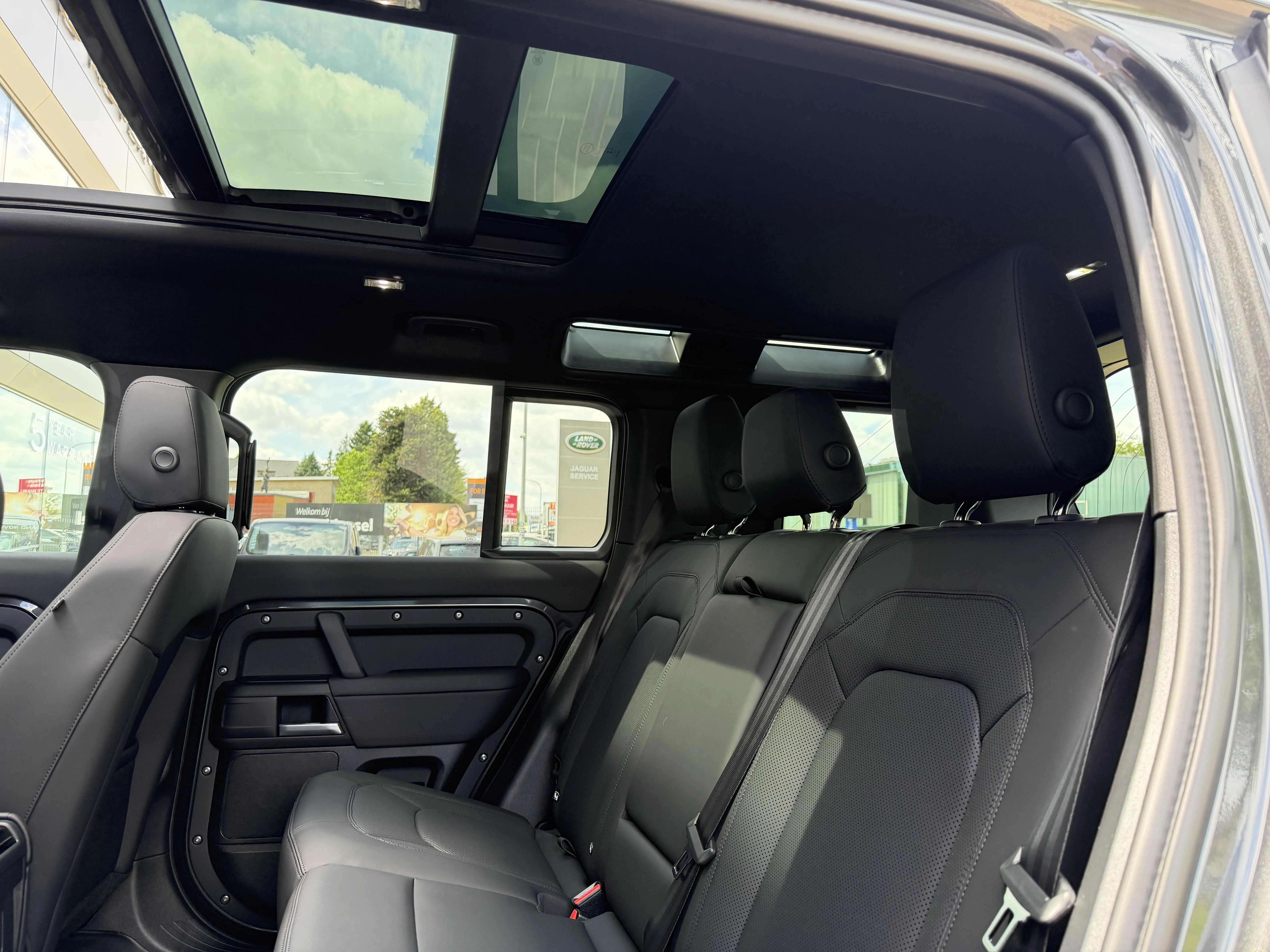 Land Rover-Defender-image-25