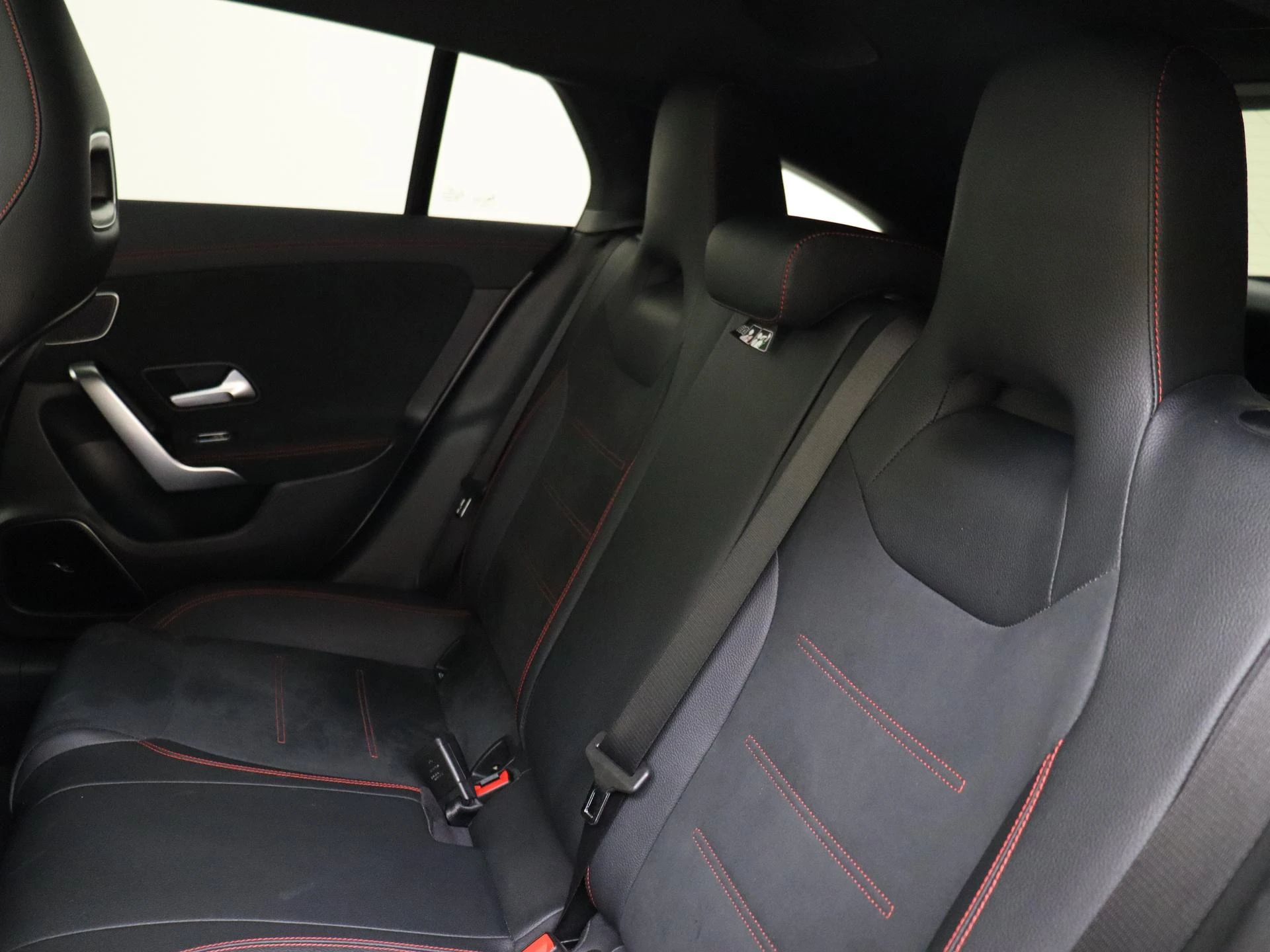Mercedes-Benz-CLA-image-15