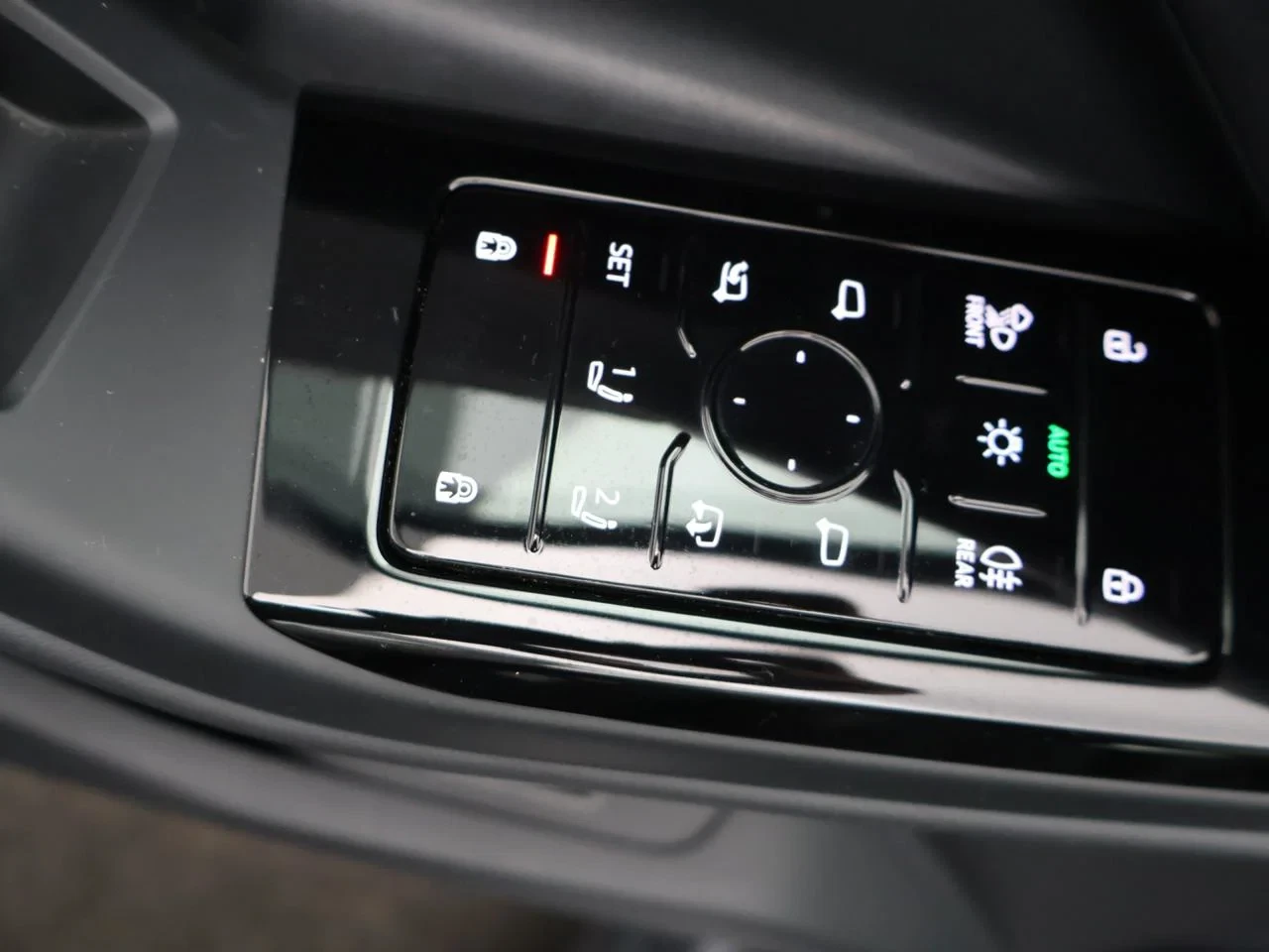 Audi Q6 e-tron Q6 e-Tron 100 kWh 50 Performance Advanced *AUTOMAAT*PANODAK*TREKHAAK*LEDER*CAMERA*NAVI*APP-CONNECT*...*