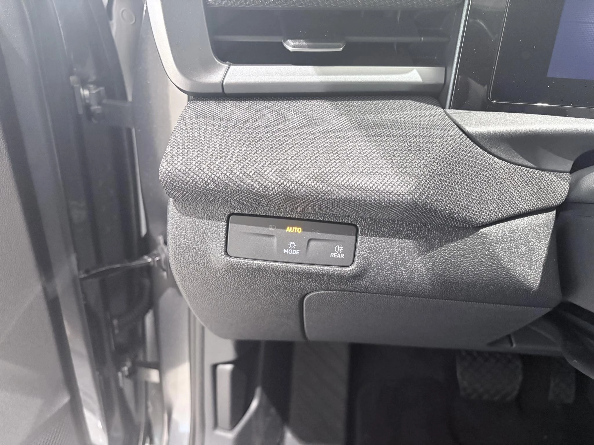Volkswagen-T-Roc-image-12