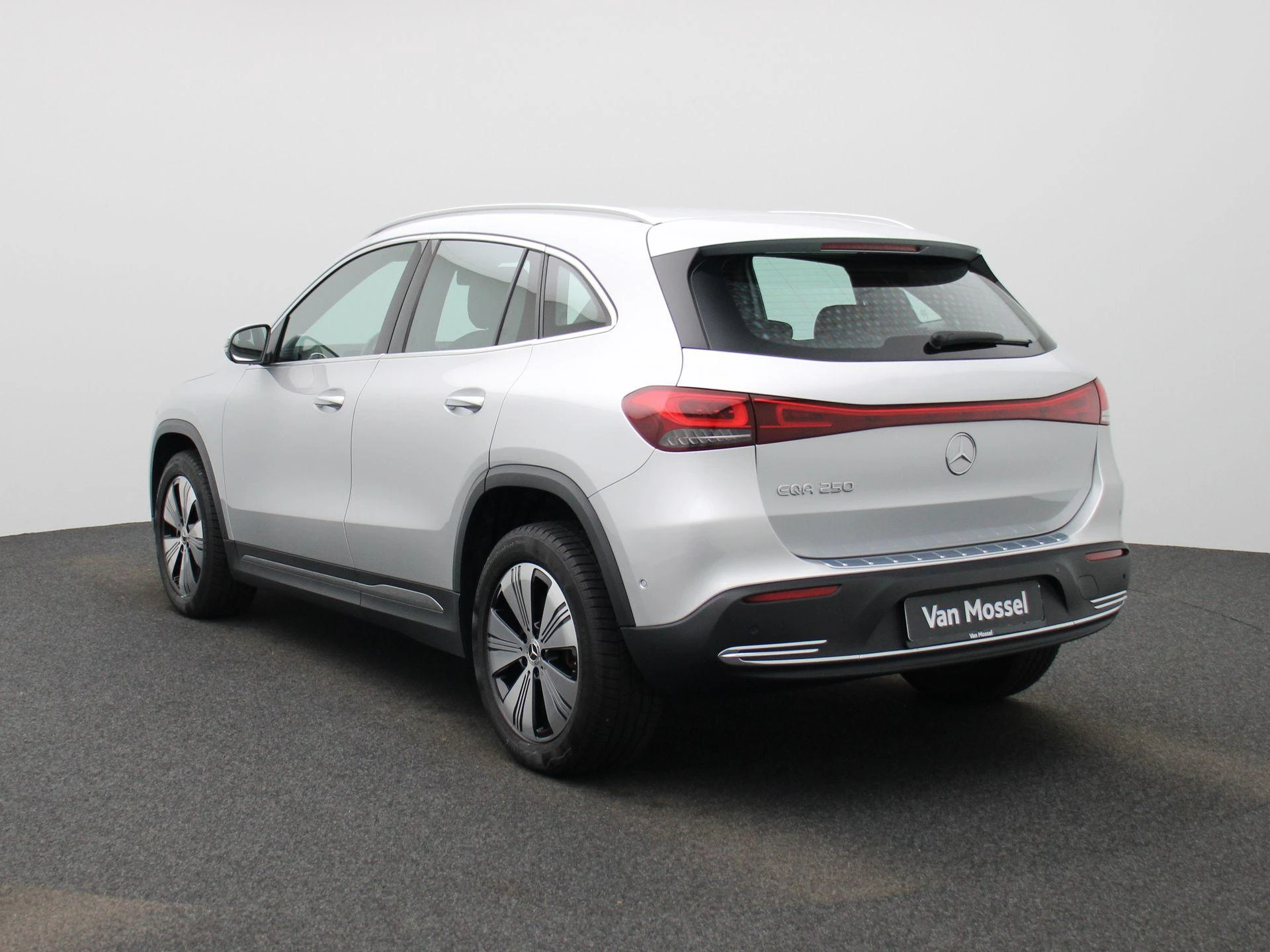 Mercedes-Benz-EQA-image-1