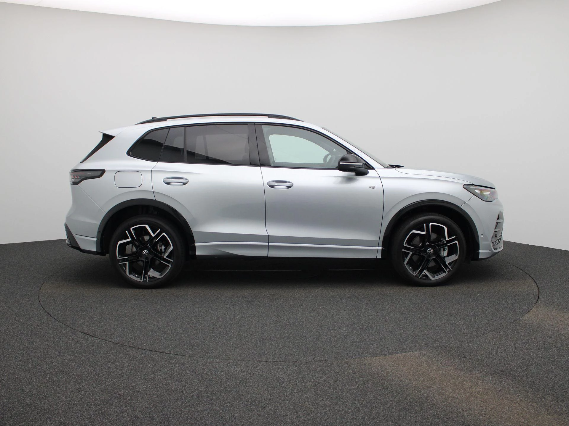 Volkswagen-Tiguan-image-5