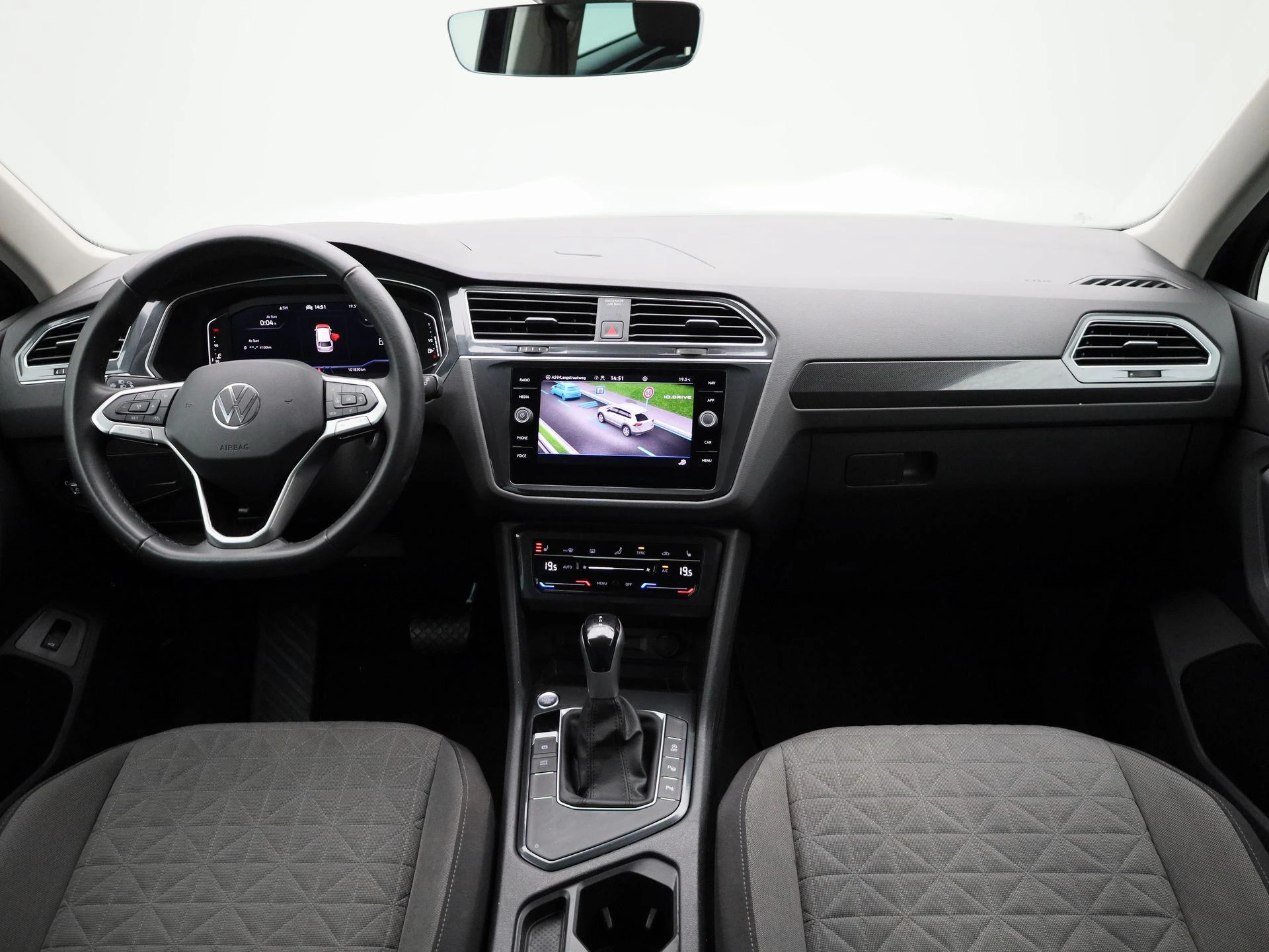 Volkswagen-Tiguan-image-40