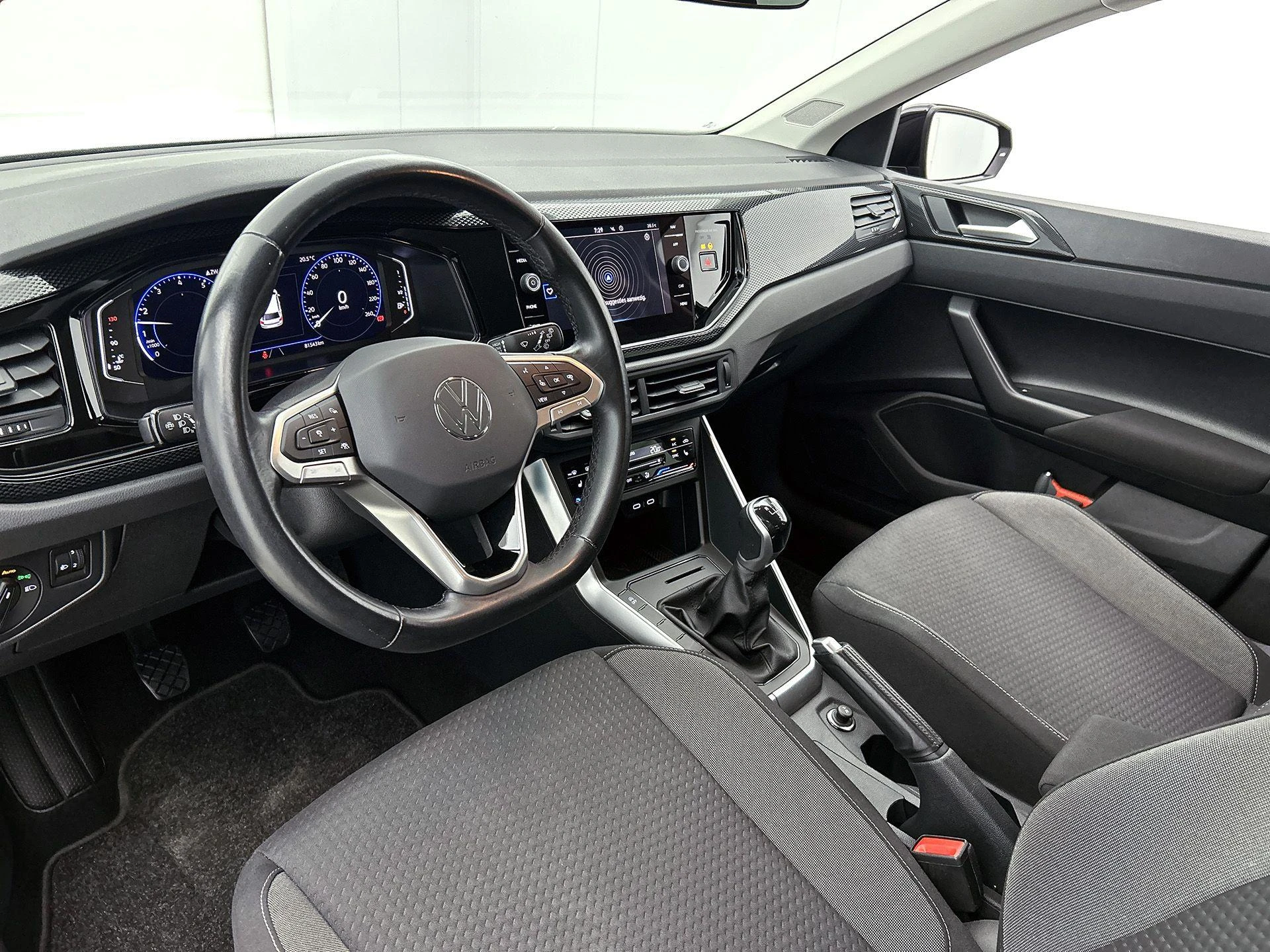 Volkswagen-Polo-image-19