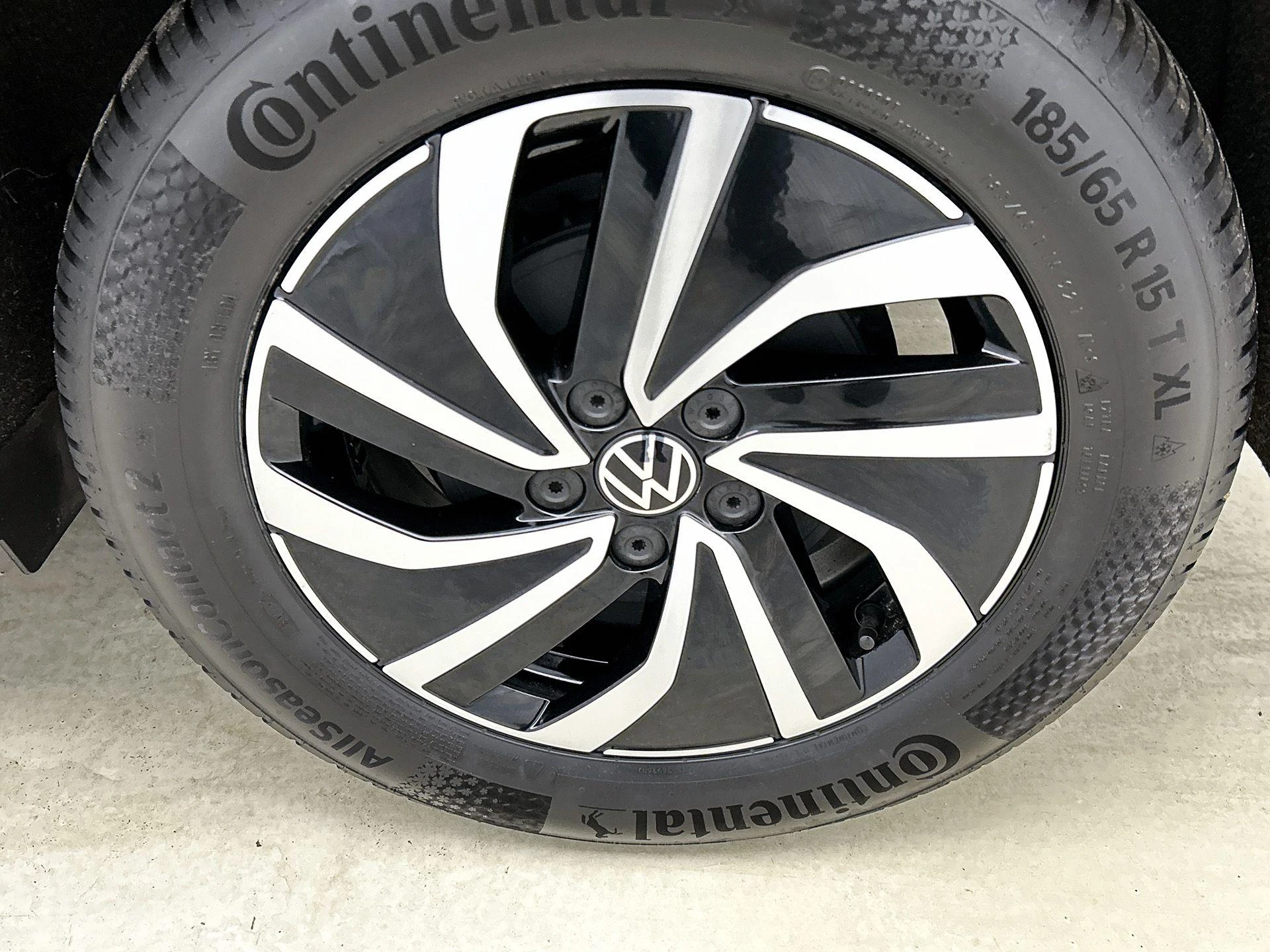 Volkswagen-Polo-image-31
