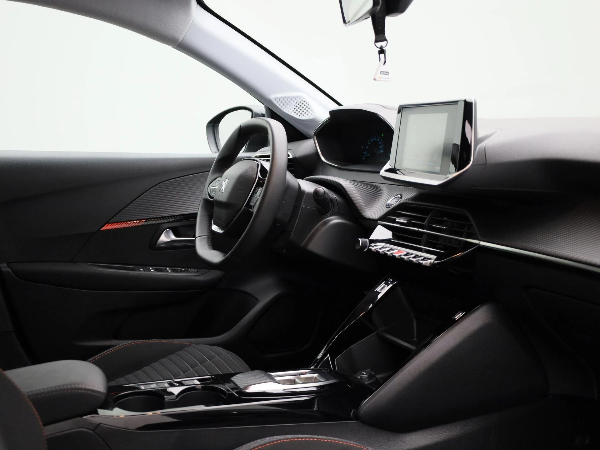 Peugeot-e-208-image-31