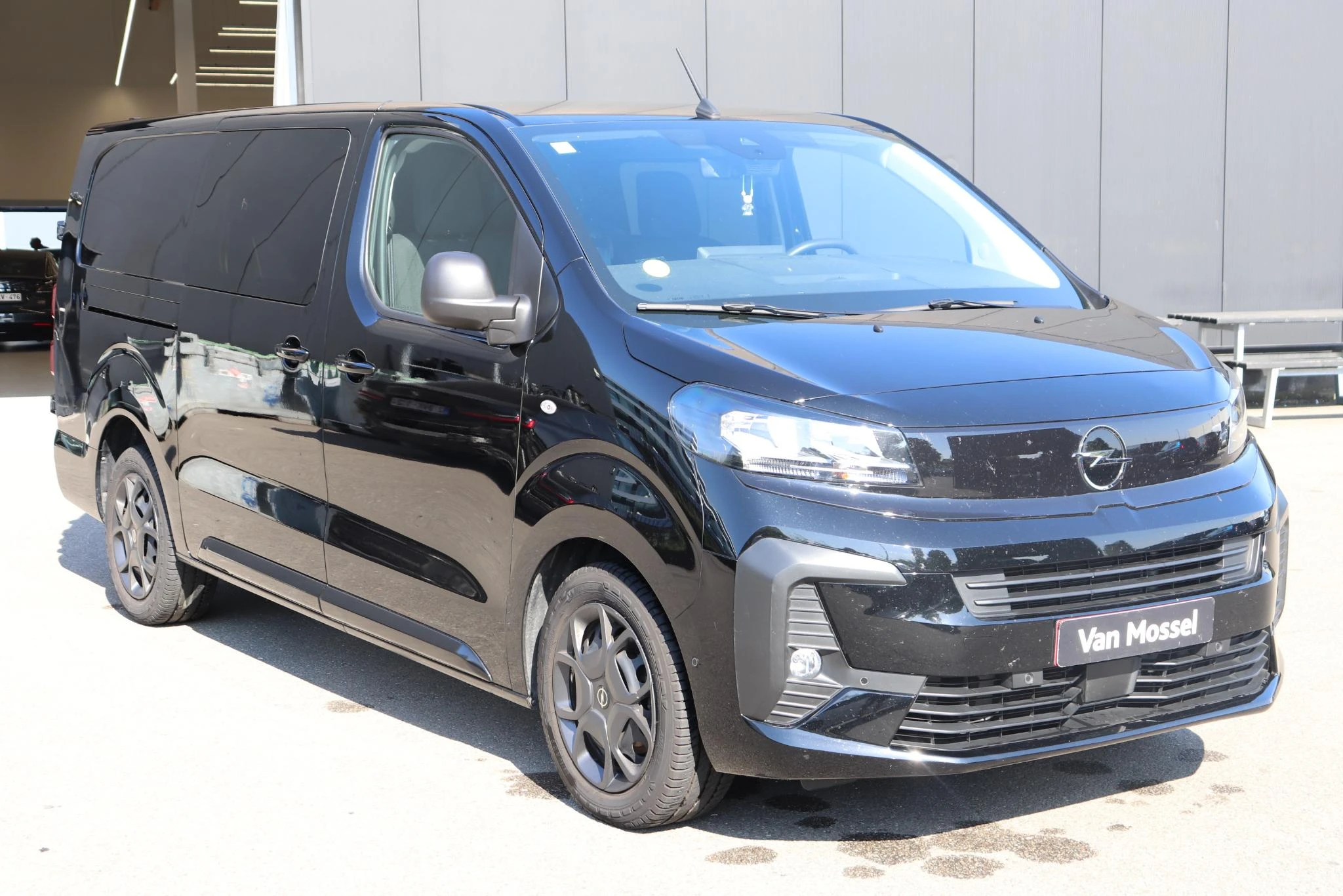 Opel-Vivaro-image-0