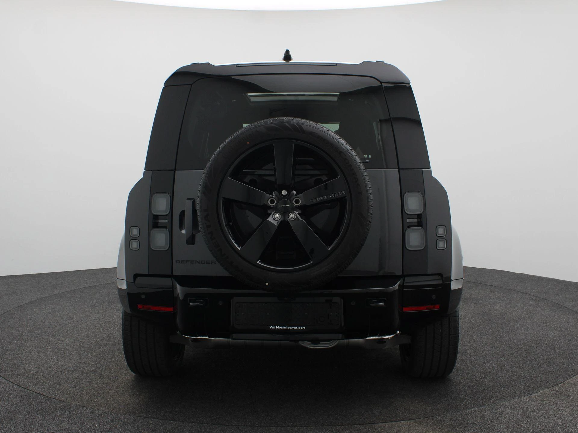 Land Rover-Defender-image-4